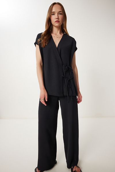 Happiness İstanbul Schwarze Damenbluse mit Wickelkragen und Hosenanzug DD01355