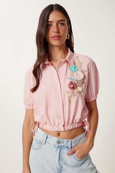 Happiness İstanbul Cămașă crop țesută cu dungi brodate cu flori roz alb TP00095