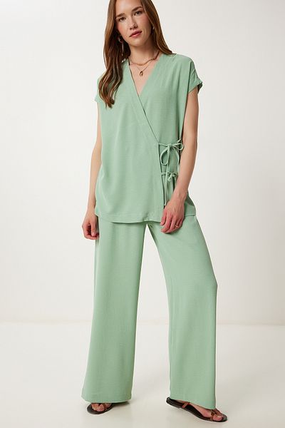Happiness İstanbul Damen Çağla Grüne Bluse mit Wickelkragen und Hosenanzug DD01355
