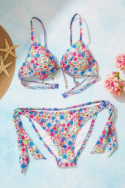 Trendyol Collection Brasilianischer Kern-Bikinihose mit Blumenmuster und Schnürung TBESS24BA00121