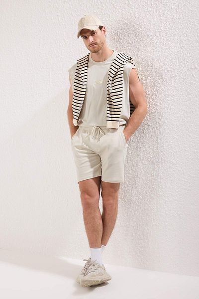 Trendyol Collection Premium σορτς με υφή και βερμούδες - Stone Regular Cut TMNSS25SR00014