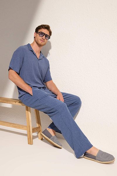 Trendyol Collection Indigové tepláky s širokými nohavicemi s texturou TMNSS25EA00008