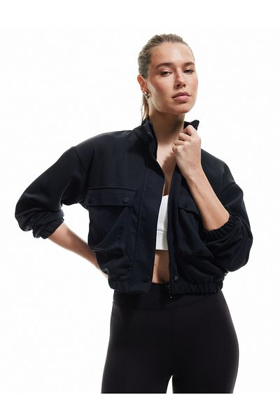 Koton Χοντρό Modal Crop Bomber Jacket - Λεπτομέρεια τσέπης με κουμπιά