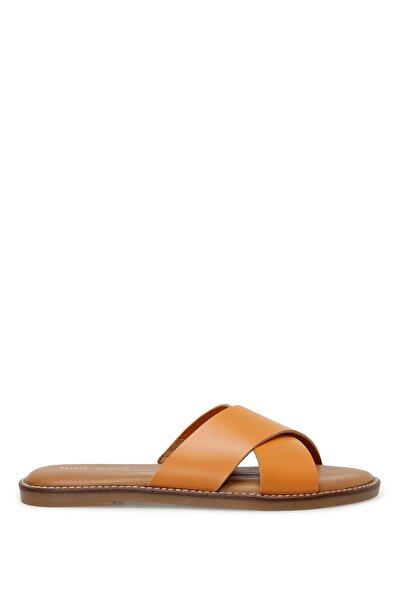 Nine West شبشب مسطح للسيدات من Honeyy 3fx باللون البرتقالي