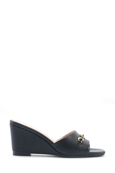 Nine West JORINA 5FX Schwarze Damen-Hausschuhe mit Keilabsatz