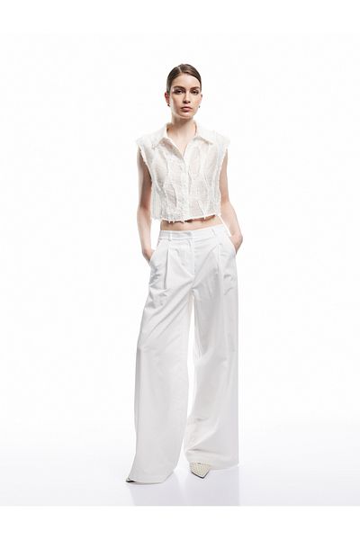 Koton X Melis Ağazat - Textured Classic Collar Sleeveless Crop Shirt with Viscose Fabric Lining