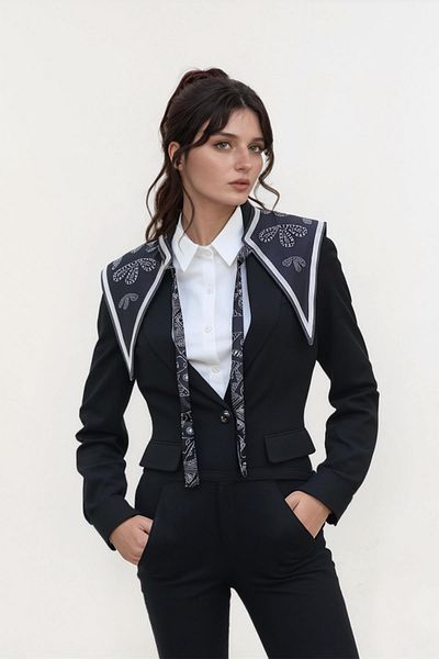 Walkenzo Elegant and Modern Style Women's Shoulder Shawl with Geometric Handcrafted Pattern