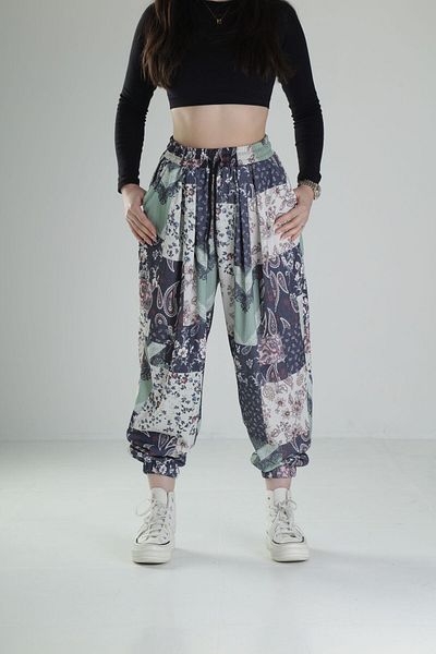 COCOPELLI Pantaloni din țesătură cu model de flori