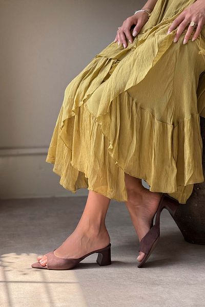 NİŞANTAŞI SHOES Papuci de damă Morgana maro din piele intoarsa cu toc gros