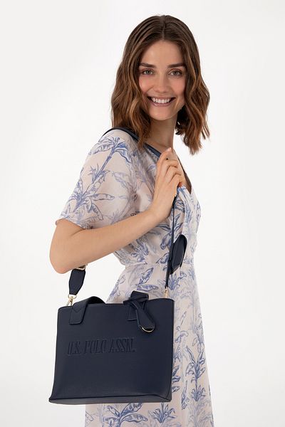 U.S. Polo Assn. حقيبة كتف نسائية بحزام طويل باللون الأزرق الداكن 50311438 -vr033