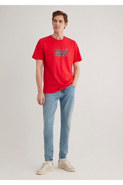Mavi Rotes T-Shirt mit Logo-Print, normale Passform / normaler Schnitt 066842-33099