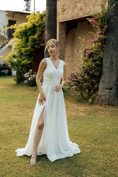 berissima bride Νυφικό Perla Chiffon με ντραπέ με χοντρό λουράκι