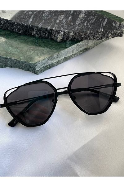 Mazzy Geometric Black Sunglasses - Unisex Design