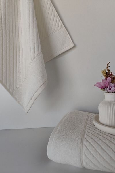 Sevim 100% Cotton Soft Embossed 2-Piece Hand Towel 50X90 cm – Water Absorbent – Cream