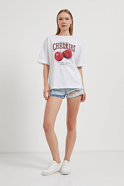 Arma Life Γυναικείο μπλουζάκι με στάμπα Cherry Crew λαιμόκοψη Λευκό φαρδύ μπλουζάκι