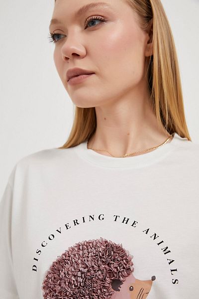 Arma Life Women's Hedgehog Printed Crew Neck White Loose T-Shirt