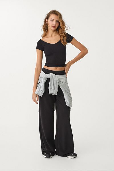 Stradivarius Ribbed V-neck T-shirt