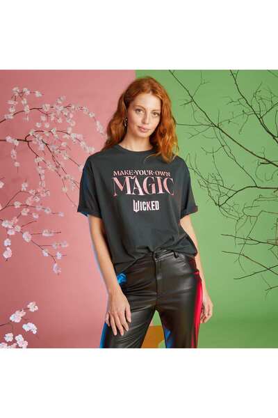 KIABI تي شيرت مطبوع عليه عبارة "Wicked" باللون الأسود