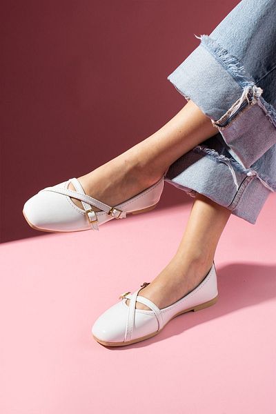 FUGA MODA Berky White Patent Leather Ballerinas with Cross Piping and Buckle Detail