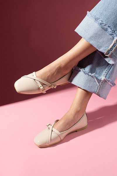 FUGA MODA Berky Beige Patent Leather Ballerinas with Cross Piping and Buckle Detail