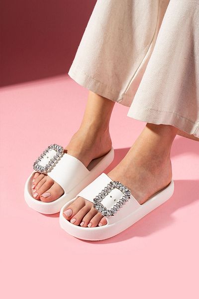 FUGA MODA Ralya White Eva Single Strap Large Stone Buckle Detailed Polyurethane Wet Floor Slippers