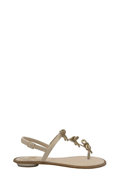 Moulin Shoes صندل فليب فلوب نسائي مع إكسسوارات حجرية باللون البيج