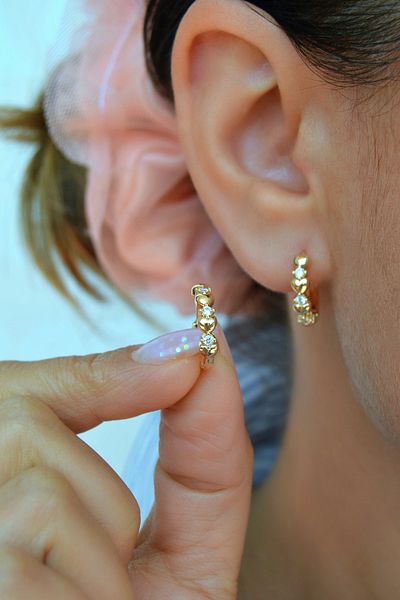 Sacce Scarves&Accessories Row Heart Hoop Earrings – Zircon Stone