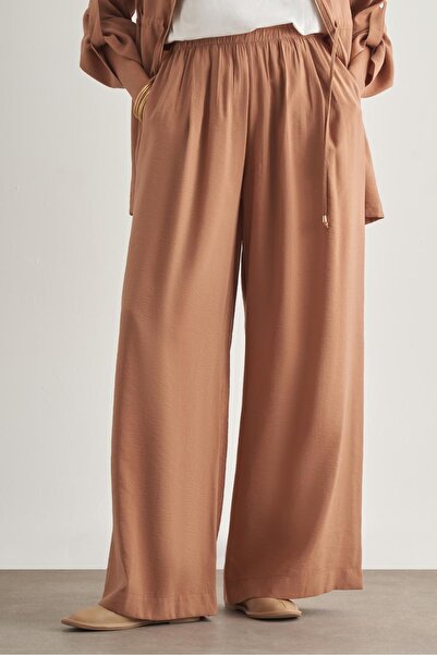 Mizalle Modal Karışımlı Rahat Kesim Beli Lastikli Camel Pantolon