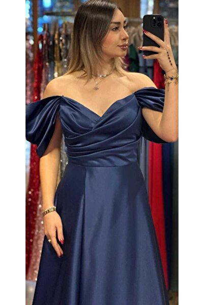 Abiyeniall Lacivert Düşük Kollu Anvelop Yırtmaçlı Kloş Etekli Saten Uzun Abiye Elbise 7568