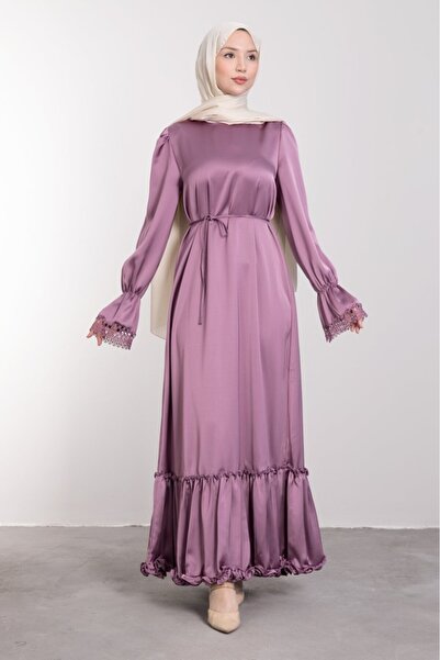 Lamia Giyim Duble Fırfırlı Güpür Detaylı Saten Tesettür Abiye Lavanta