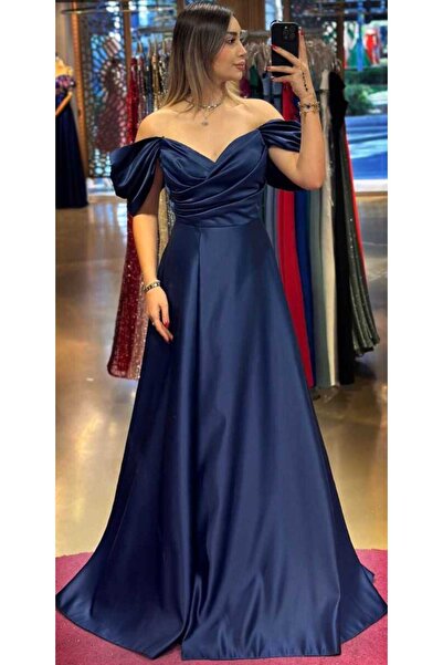 Abiyeniall Lacivert Düşük Kollu Anvelop Yırtmaçlı Kloş Etekli Saten Uzun Abiye Elbise 7568