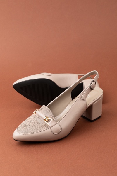 Gondol Kadın Hakiki Deri Şık Toka Detaylı Sivri Burunlu Topuklu Ayakkabı vdt.233