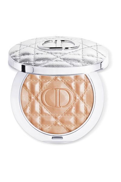 Dior Sparkling Illuminating Powder with Light Reflecting at Every Angle 3 New Finishes¹