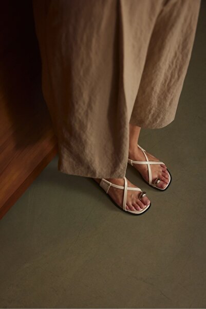 Seniorah Cream Patent Leather Flip Flops Women's Sandals