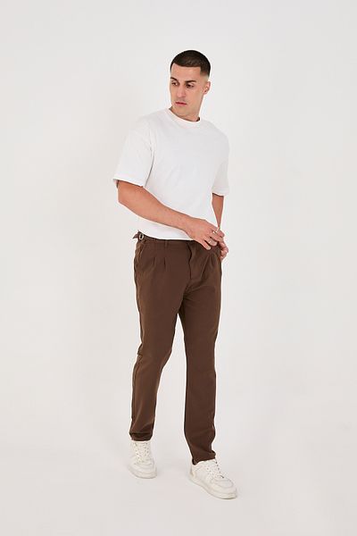 BROCARD Ανδρικό καφέ ιταλικό κομμένο Boyfriend Fit Άνετο καλοκαιρινό υφασμάτινο παντελόνι με ζώνη με αγκράφα