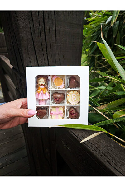 ksana choco Çikolata Bebekli ve Kalpli Sürpriz Hediye Kutusu – El Yapımı Belç...