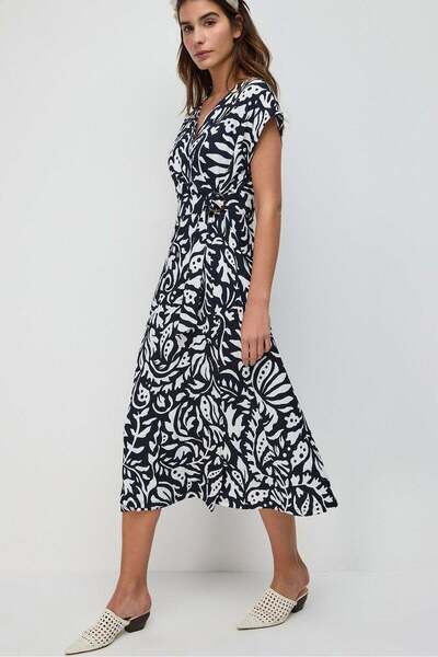 No Matter What Gemustertes Wickelkleid in Midilänge