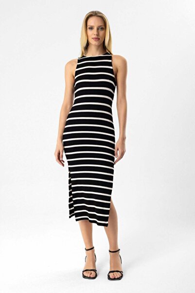 No Matter What Gestreiftes Kleid mit Schlitz