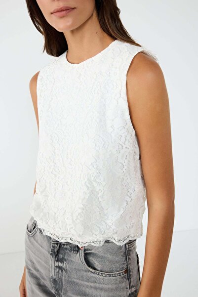 No Matter What Bluse mit Spitzenstickerei und ärmellos