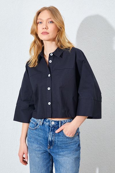 Manche Low Sleeve Grass Crop Poplin Shirt - Black |   Mk161451-01