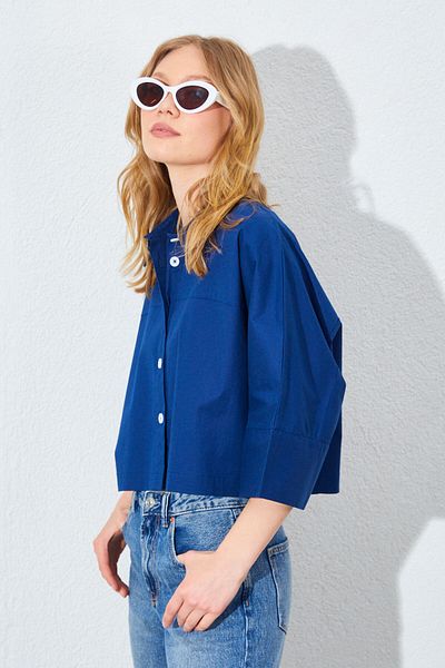 Manche Low Sleeve Grass Crop Poplin Shirt - Navy Blue |   Mk161451-01