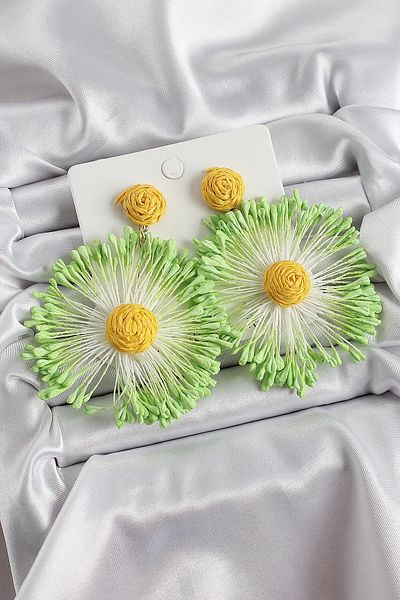 afraaksesuar Green Tasseled Daisy Figured Straw Knitted Model Gold Color Women's Earrings