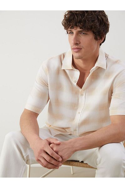 LC Waikiki Ανδρικό πουκάμισο LCW Vision Regular Fit με κοντό μανίκι καρό ποπλίνα
