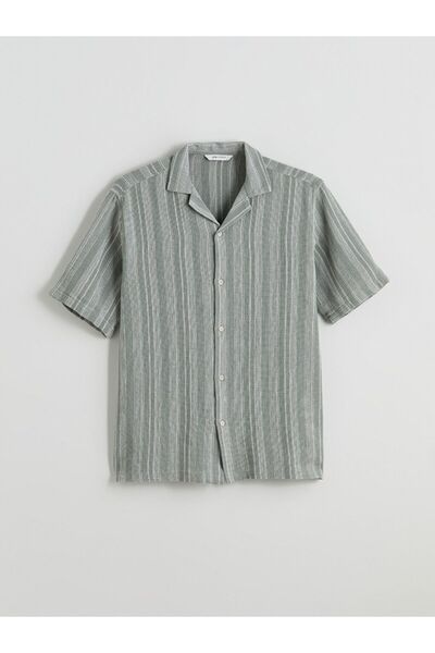 LC Waikiki قميص LCW Vision ذو قصة عادية وياقة منتجع وأكمام قصيرة للرجال