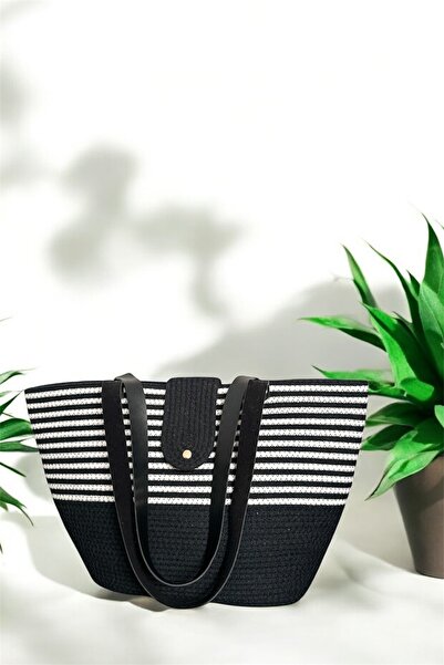 mom girl atelier Kadın Siyah Beyaz Kapaklı Omuz Çantası