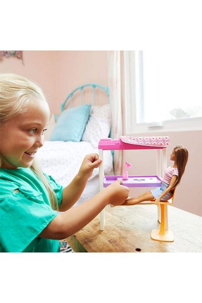 mattel Set de joaca Barbie, Papusa Barbie satena in dormitorul ei