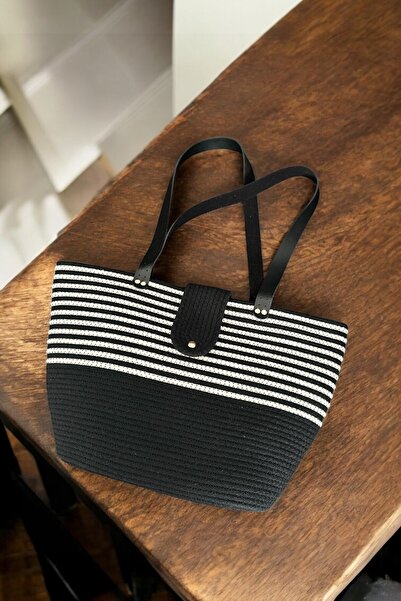 mom girl atelier Kadın Siyah Beyaz Kapaklı Omuz Çantası