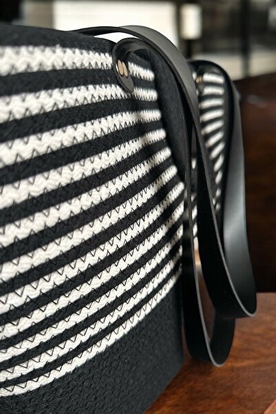 mom girl atelier Kadın Siyah Beyaz Kapaklı Omuz Çantası