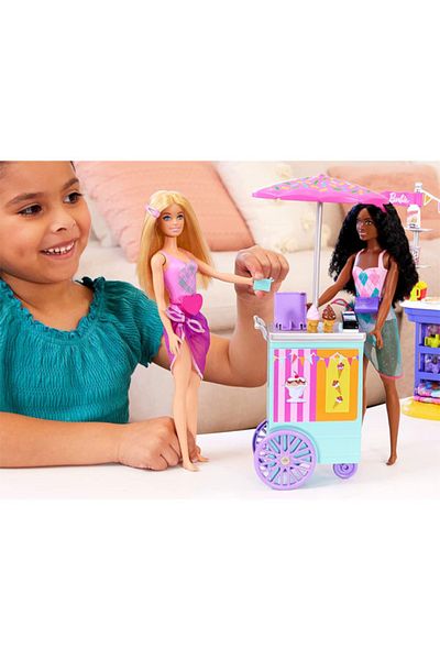 mattel Set de joaca Barbie – Promenada de pe plaja, cu papusile Barbie „Brooklyn” & „Malibu”
