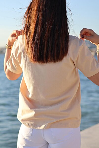 DOLCE QUEEN BOUTİQUE&JEWELRY Women's Beige Crew Neck T-Shirt with Pearl and S...